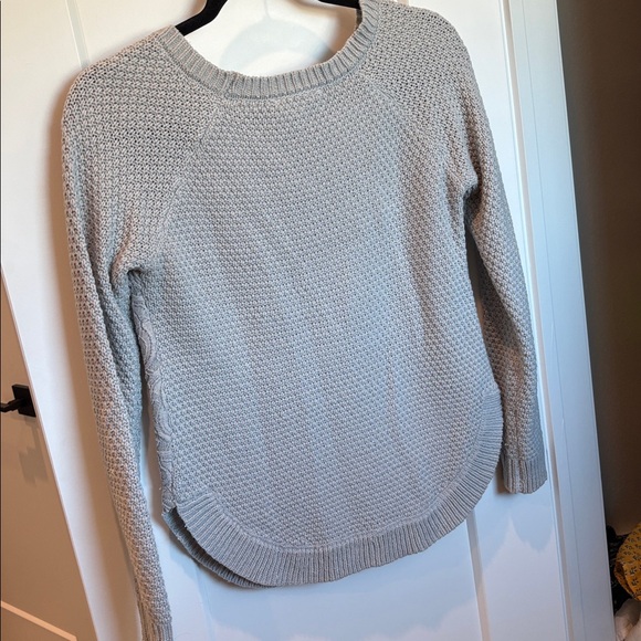 Grey rose pattern knit sweater - small - Picture 3 of 4